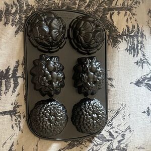 Nordic Ware Floral mini cakes pan